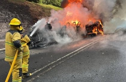 Explosi&oacute;n de pipa de hidrocarburos paraliza la autopista M&eacute;xico-Tuxpan