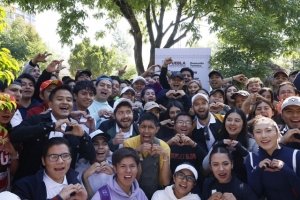 El gobernador Armenta convive con j&oacute;venes y comparte proyectos de desarrollo