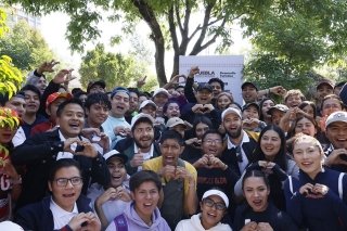 El gobernador Armenta convive con j&oacute;venes y comparte proyectos de desarrollo