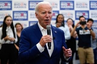 Biden insiste que seguir&aacute; en la carrera presidencial y pide a dem&oacute;cratas que no lo abandonen