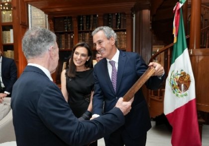 Sostiene Pepe Chedraui encuentro bilateral  con el expresidente Juan Manuel Santos de Colombia