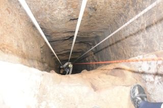 Cuerpos de emergencia rescataron a hombre que cay&oacute; al fondo de un pozo