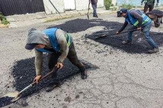 Sigue bacheo en calles de Puebla capital en temporada decembrina&nbsp;