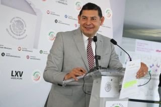 A evitar la traici&oacute;n a la patria exhorta el senador Armemta a los ministros de la Corte