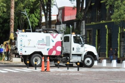 Refuerza Gobierno de la Ciudad limpieza urbana con barredoras mec&aacute;nicas para prevenir inundaciones