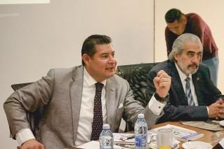 El gobierno de Amlo comprometido en dar equilibrio al sector de la construcci&oacute;n: Armenta