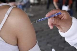 Aplica ISSSTEP vacuna contra influenza a derechohabientes