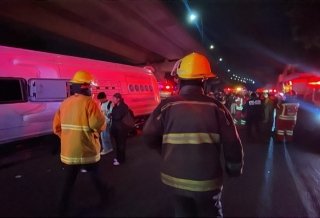 De forma oportuna, Gobierno del Estado brinda atenci&oacute;n a estudiantes tras volcadura de autob&uacute;s