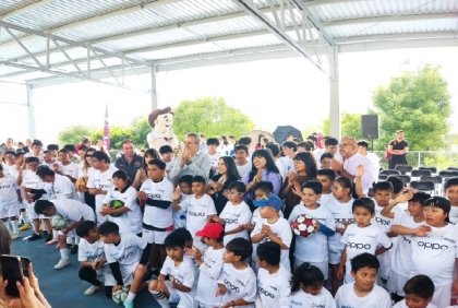 Pepe Chedraui, entreg&oacute; uniformes y equipo deportivo a 100 j&oacute;venes futbolistas en colaboraci&oacute;n con Oppo M&eacute;xico y UNESCO