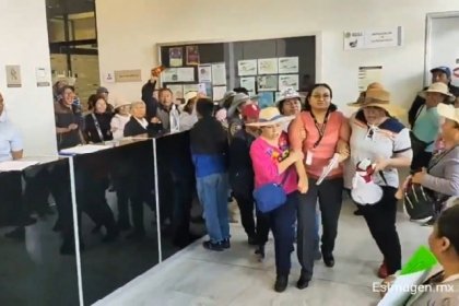 Ante falta de atenci&oacute;n del SAT para la devoluci&oacute;n del IPS, campesinos irrumpen oficinas