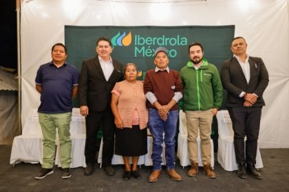 Gobierno de Puebla e Iberdrola M&eacute;xico iluminan comunidades rurales con paneles solares