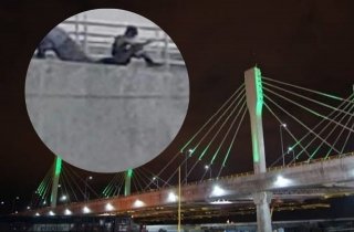 Un hombre amenaz&oacute; con lanzarse del puente de Loreto sobre la calzada Zaragoza