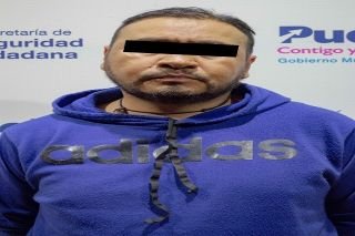 Polic&iacute;a municipal de Puebla detiene a dos hombres por el robo cometido a elektra de la 11 sur