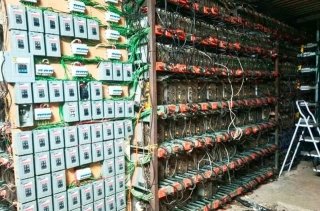 Cae "granja" de criptomonedas con 300 computadoras en la sierra de Puebla; investigan lavado de dinero