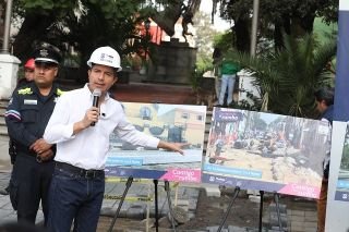 Con brigadas urbanas, Ayuntamiento de Puebla mejora la movilidad peatonal del centro hist&oacute;rico