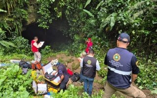 Contin&uacute;an tareas de b&uacute;squeda y rescate en gruta de Cuetzalan: Protecci&oacute;n Civil