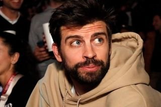 Se burlan del look de Piqu&eacute; y &eacute;l confiesa que lo viste Clara Ch&iacute;a