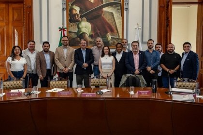 Dialoga secretario de Econom&iacute;a con empresarios tur&iacute;sticos por Estacionamiento Rotativo