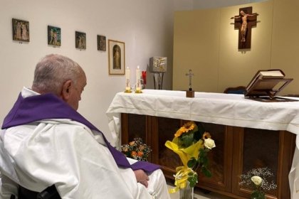 Papa Francisco reaparece: as&iacute; luce a 31 d&iacute;as de su hospitalizaci&oacute;n, delgado y pensativo