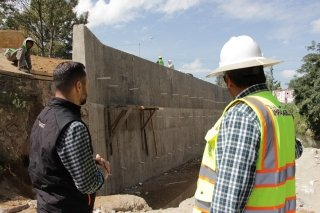 Supervisa Gobierno de la Ciudad construcci&oacute;n de muro de contenci&oacute;n en l&iacute;mites del R&iacute;o Alseseca