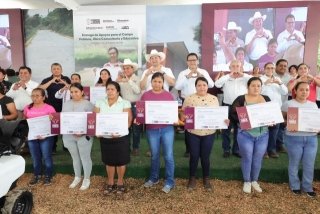 Obra p&uacute;blica, apoyo al campo y riqueza comunitaria para la Sierra Norte: Armenta