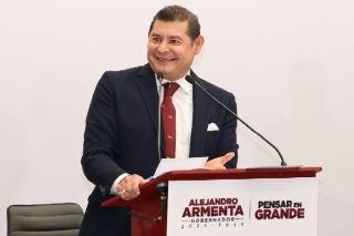 Con servidores p&uacute;blicos comprometidos y con amor a Puebla se gobernar&aacute;: Armenta