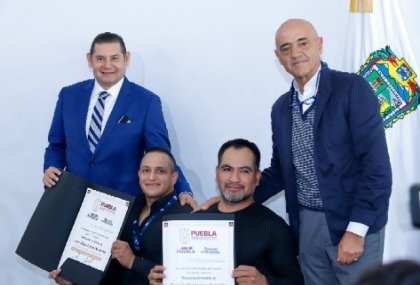 Alejandro Armenta reconoce trayectoria de atleta paral&iacute;mpico poblano