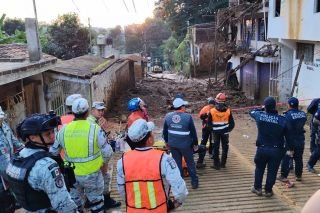 &iexcl;Tragedia en Xalapa! Familia queda sepultada tras derrumbe por fuga de agua