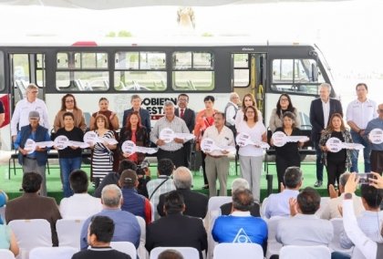 Gobierno estatal cumple compromiso y entrega nuevas unidades a transportistas; impulsa movilidad segura