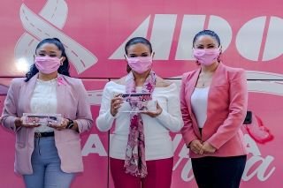 Liliana Ortiz da banderazo de salida a la &ldquo;caravana rosa&rdquo;