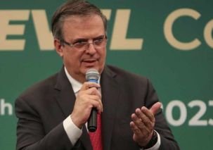 Ebrard responde a Ad&aacute;n Augusto