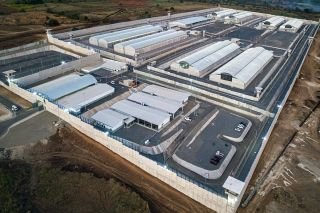 C&oacute;mo es la prisi&oacute;n m&aacute;s grande de Am&eacute;rica, en la que El Salvador recluir&aacute; a 40 mil pandilleros?