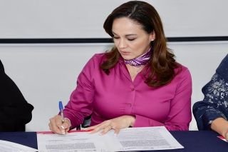 SMDIF Puebla firma convenio con fundaci&oacute;n JUCONI por la ni&ntilde;ez