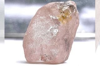 Encuentran raro diamante rosa en Angola; es el mayor visto en 300 a&ntilde;os