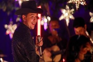 &iexcl;La vida sigue! Nodal anuncia que canci&oacute;n que har&iacute;a con Belinda la cantar&aacute; con Tini