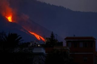 &ldquo;&iexcl;Est&aacute; hecha al horno!&rdquo; Reportero se quema con lava del volc&aacute;n Cumbre Vieja