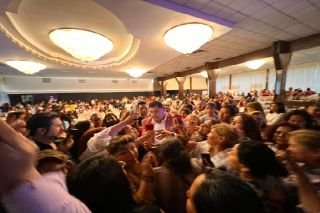 Mujeres unidas por Amor a Puebla se re&uacute;nen con el Senador Armenta