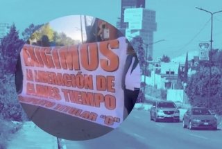 Maestros del SNTE bloquean la recta a Cholula; exigen plazas de tiempo completo