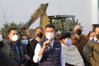 Eduardo Rivera P&eacute;rez supervisa avance de pavimentaci&oacute;n en camino real