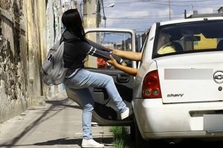Mujeres poblanas en peligro, intentan hombres armados levantar a joven en Chachapa