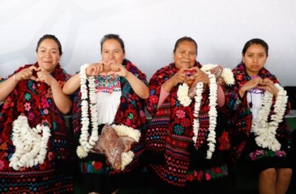 Con obra comunitaria que embellece el desarrollo tur&iacute;stico