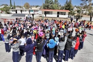 SMDIF Puebla y Bachoco entregan juguetes a ni&ntilde;as y ni&ntilde;os de la inspector&iacute;a La Paz Tlaxcolpan