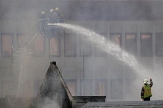 Se incendia parlamento sudafricano