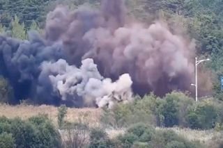 Corea del Norte destruye v&iacute;as hacia el Sur y eleva el riesgo de confrontaci&oacute;n