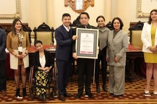 Ayuntamiento de Puebla premia la inclusi&oacute;n social de personas con discapacidad