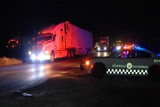 Queman veh&iacute;culos y bloquean 5 carreteras en Zacatecas