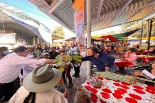 Armenta entrega de magueyes en la mixteca para el mejor aprovechamiento de nuestros recursos naturales