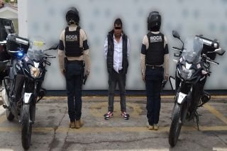 Detiene polic&iacute;a municipal de puebla a dos hombres por robo a un cuentahabiente