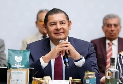 Armenta refuerza combate contra contrabando y cobro de piso en Puebla