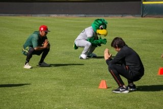 El IMDP y Pericos de Puebla realizan una cl&iacute;nica deportiva